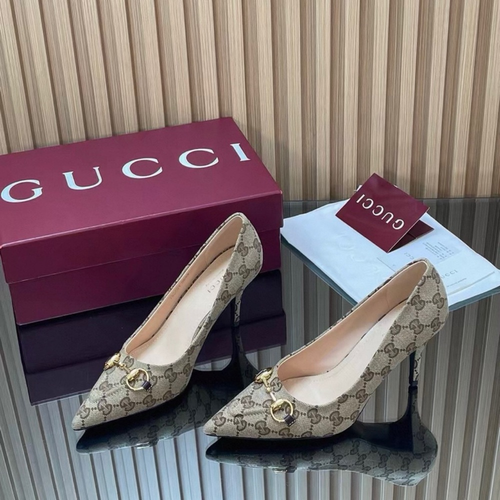 Gucci Beige Patterned Heels with Gold Details - Picture 6 of 9